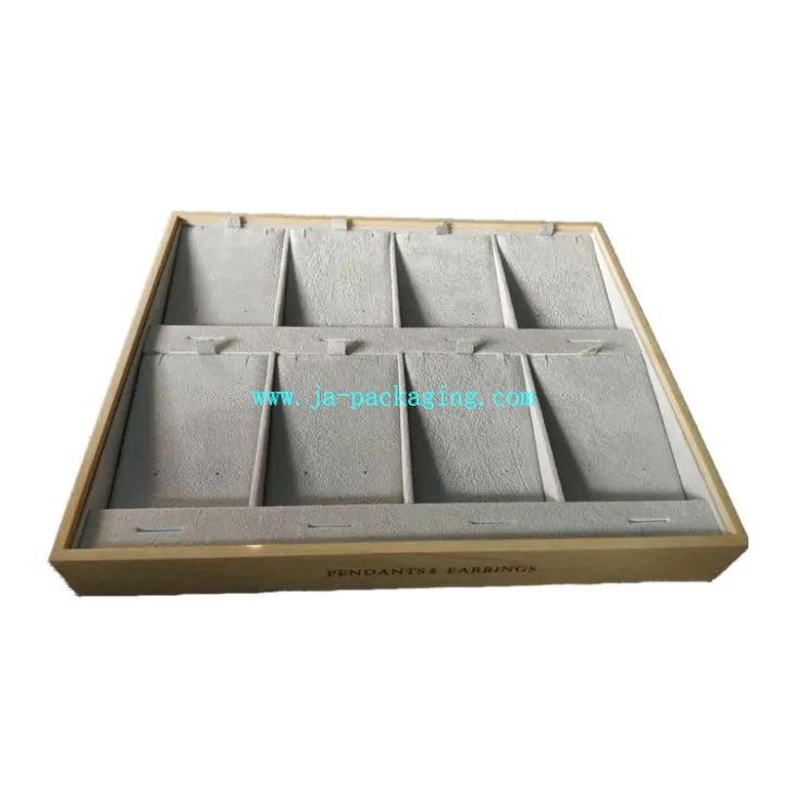 Mặt dây chuyền và bông tai khay gỗ